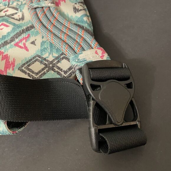 Kavu Rope Sling Crossbody Backpack Island Ikat Canvas Aztec Printed Bag - Picture 7 of 8